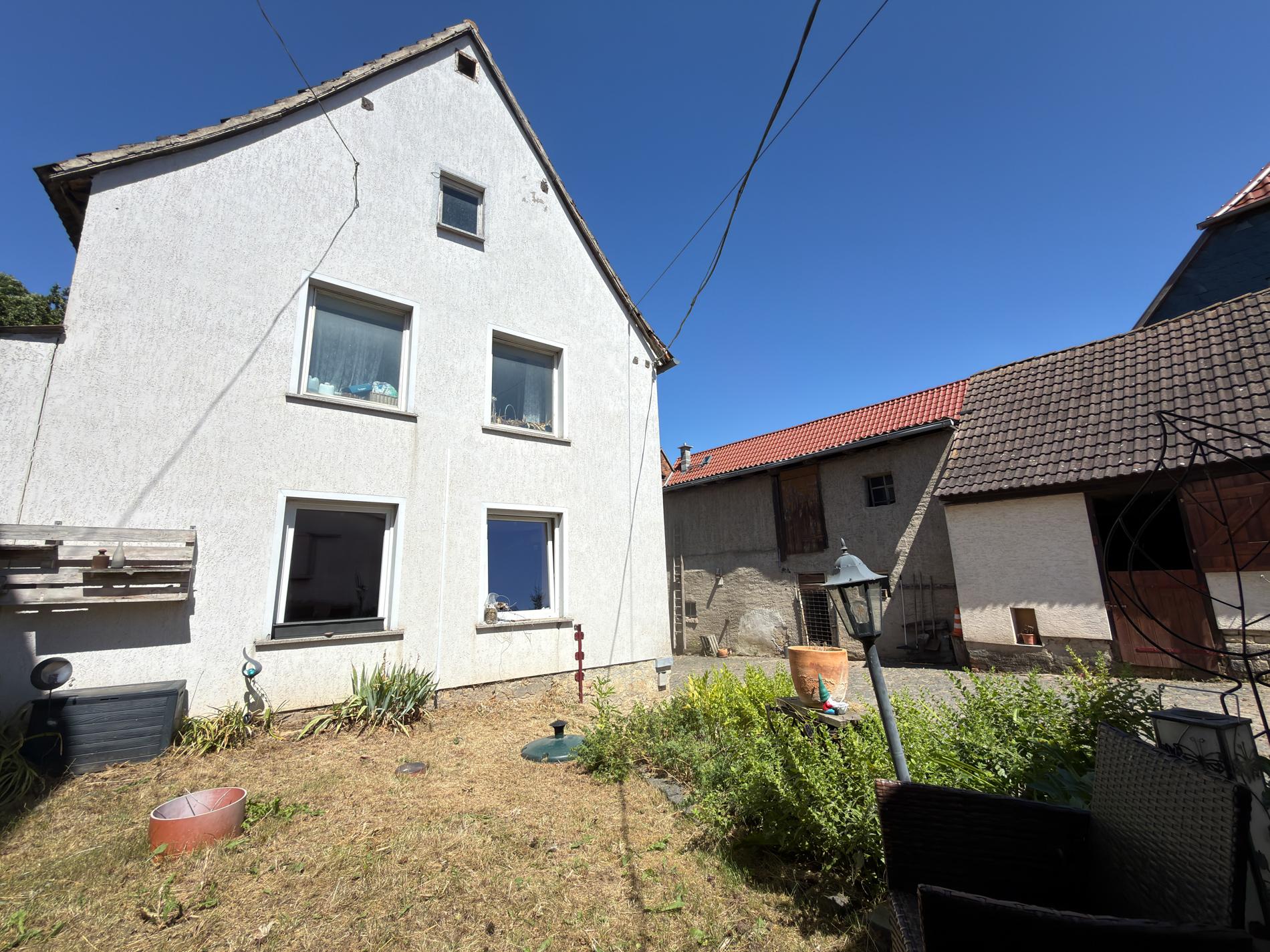 Wohnen mit Pferden – ländliches Anwesen mit ca. 163 m² Wohnfläche, Stallungen und Scheune – Bild 2