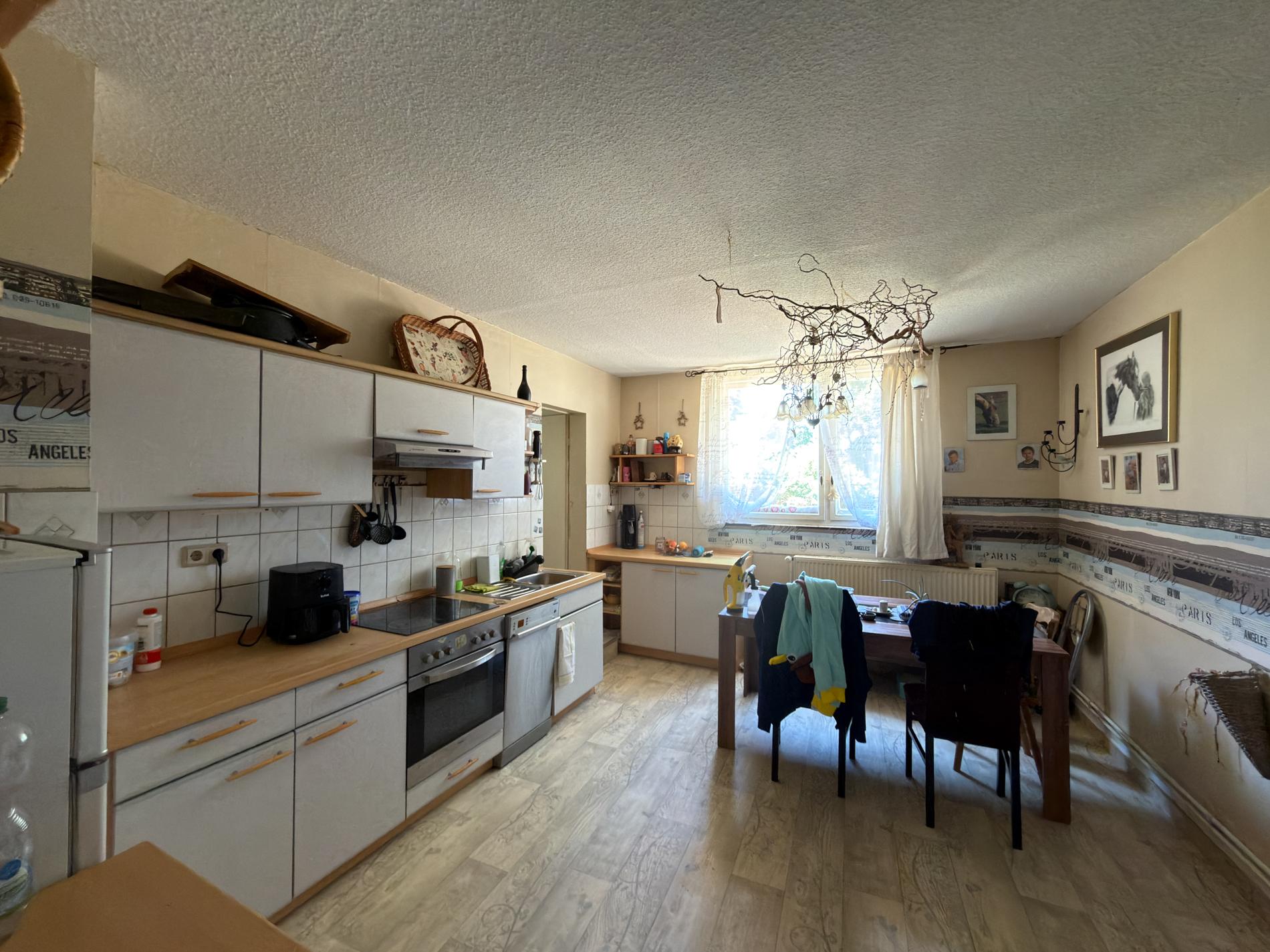 Wohnen mit Pferden – ländliches Anwesen mit ca. 163 m² Wohnfläche, Stallungen und Scheune – Bild 13