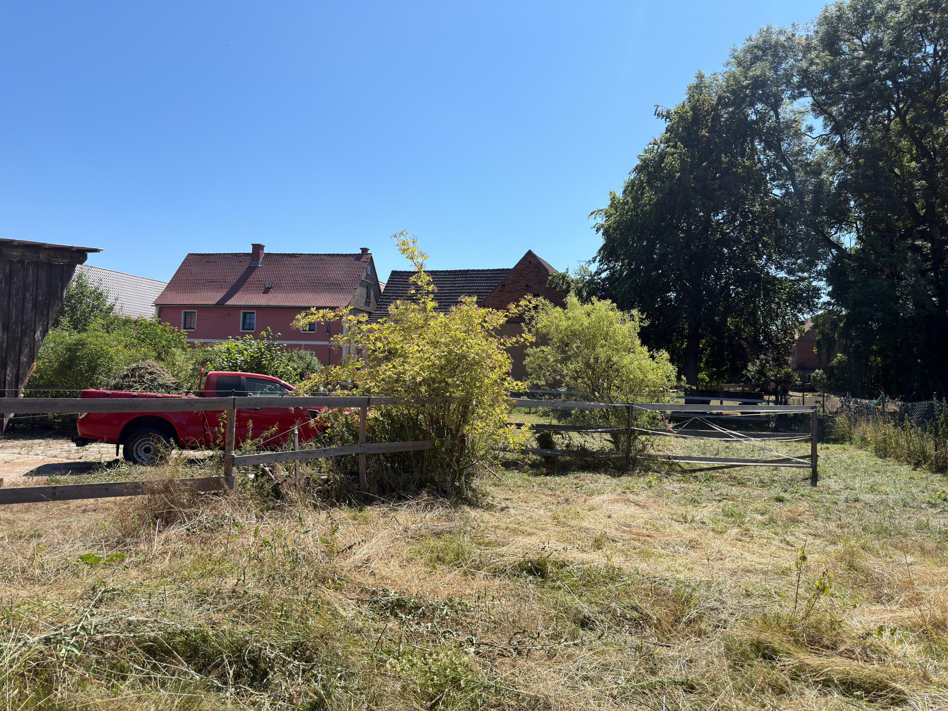 Wohnen mit Pferden – ländliches Anwesen mit ca. 163 m² Wohnfläche, Stallungen und Scheune – Bild 5