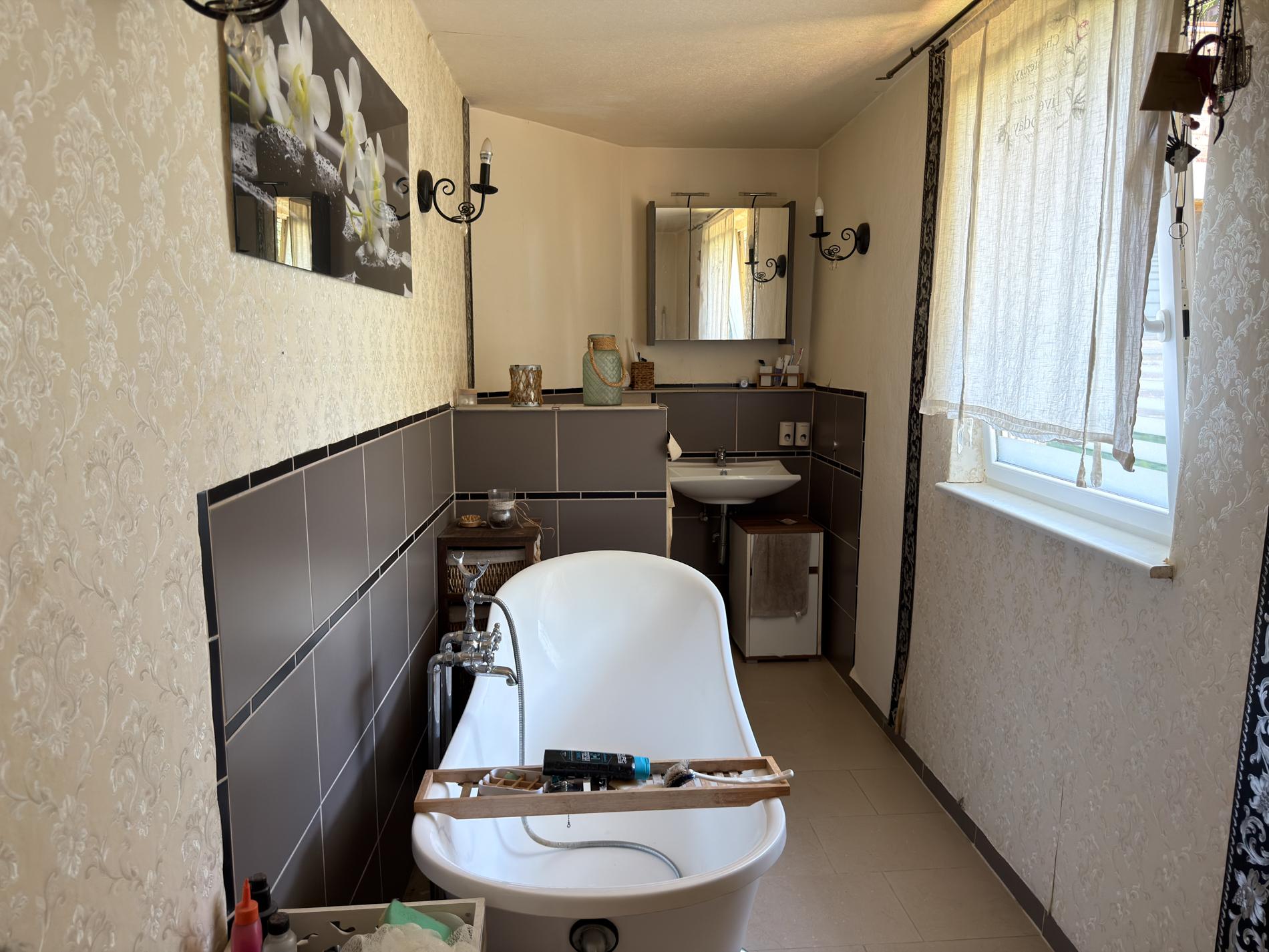 Wohnen mit Pferden – ländliches Anwesen mit ca. 163 m² Wohnfläche, Stallungen und Scheune – Bild 11